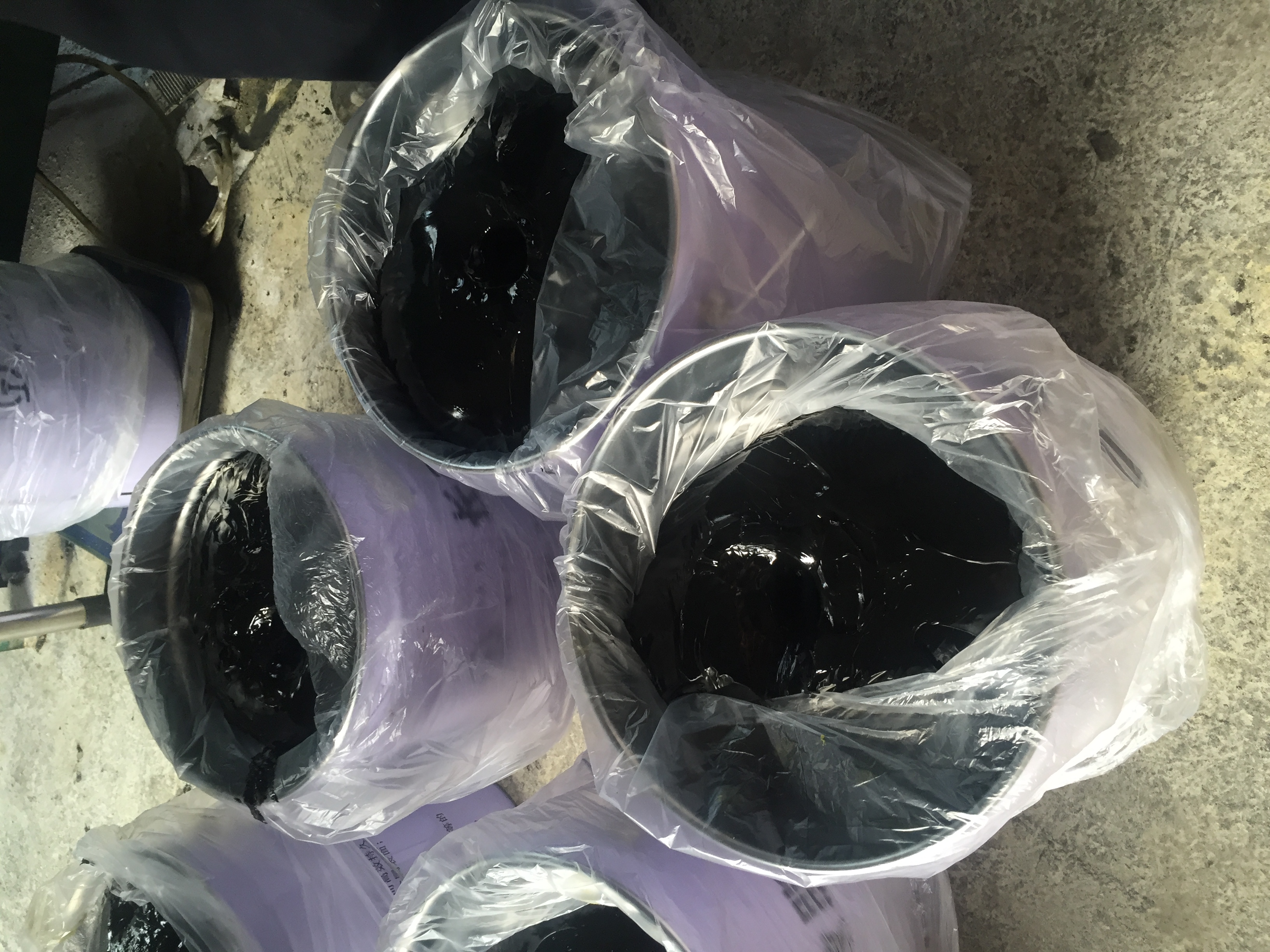 润滑脂厂家：二硫化钼润滑脂的缺点